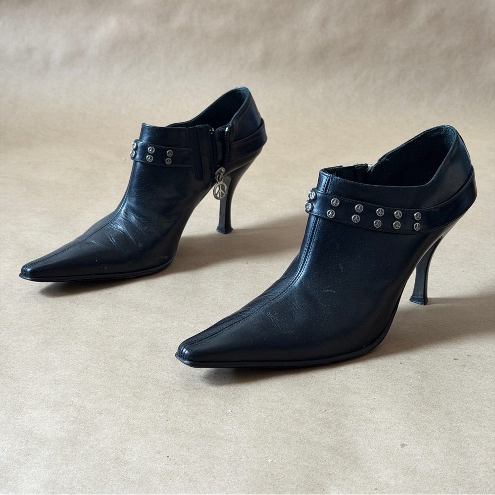 Donald J. Pliner Black Leather Heeled Bootie Shoe, 11, Peace Sign Studs Side Zip